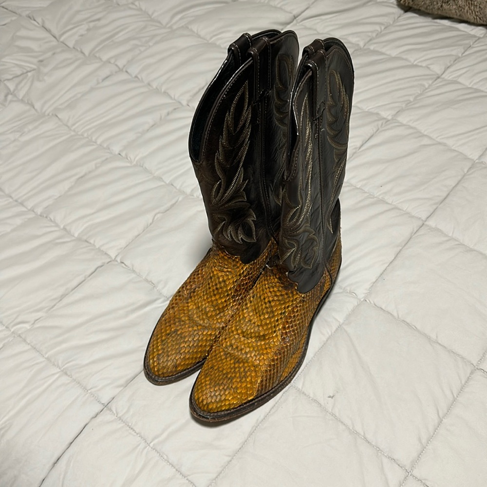 Men’s cowboy boots size 9 - rattlesnake